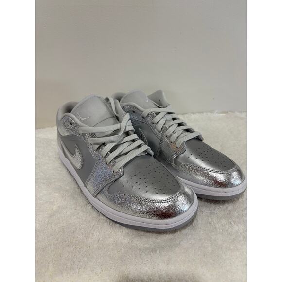 NWT Nike Jordan Air 1 Low SE Sneakers Metallic Silver/Photon Dust Women's 11.5 - Picture 3 of 8